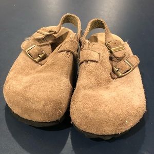 Like new toddler size 8 clogs